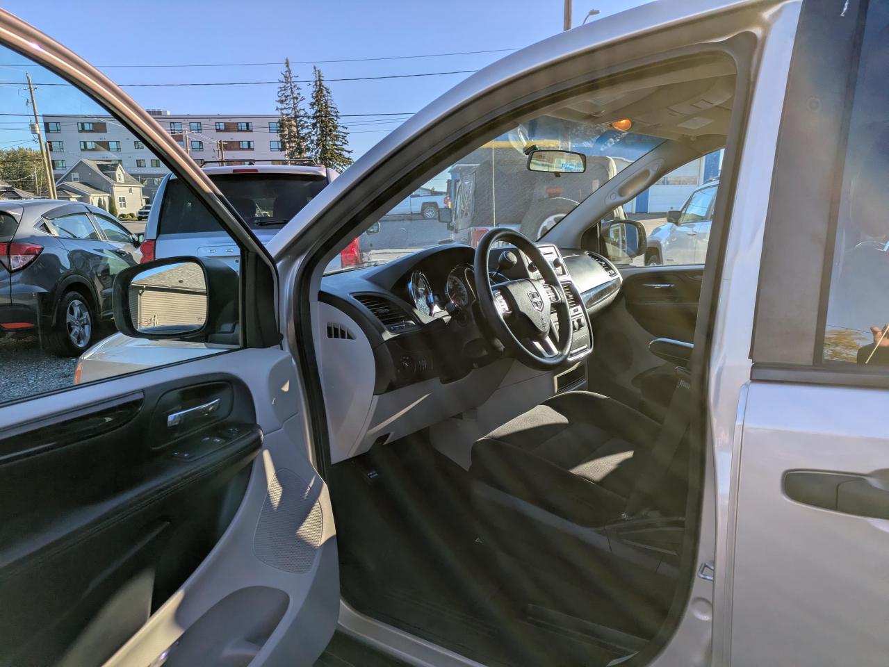 2014 Dodge Grand Caravan SE Photo