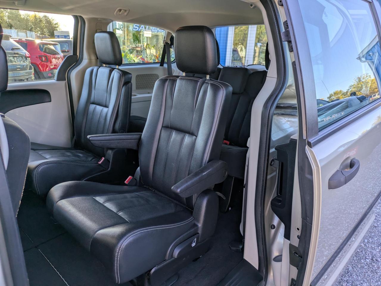 2014 Dodge Grand Caravan SE Photo