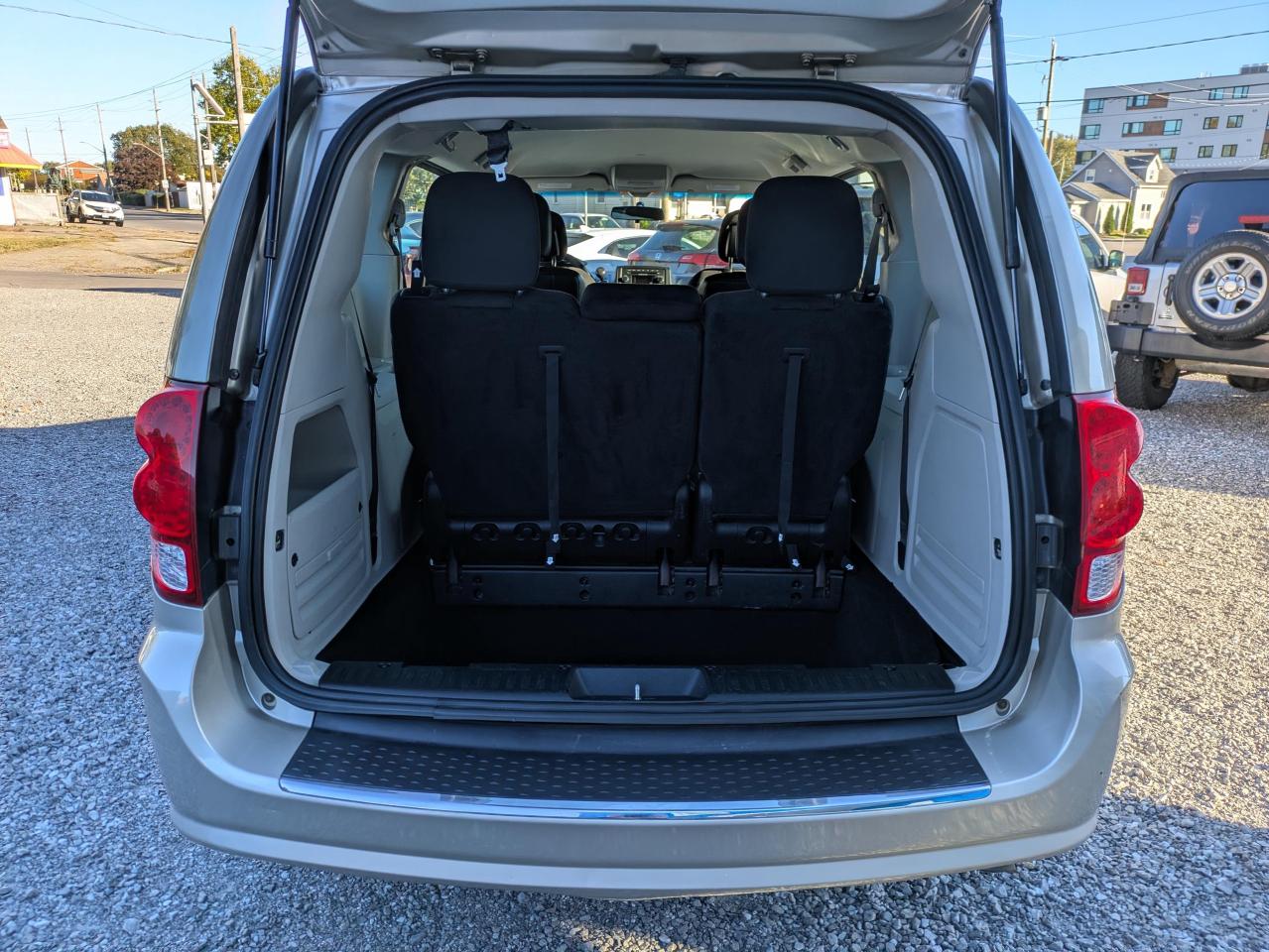 2014 Dodge Grand Caravan SE Photo