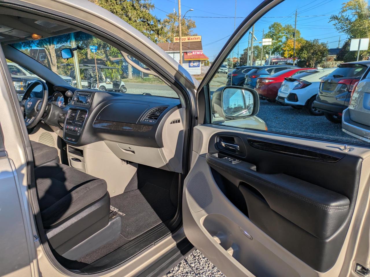 2014 Dodge Grand Caravan SE Photo