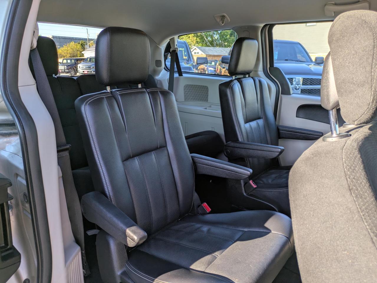2014 Dodge Grand Caravan SE Photo