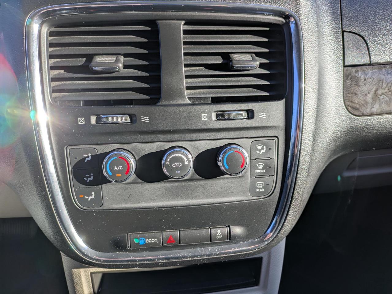 2014 Dodge Grand Caravan SE Photo