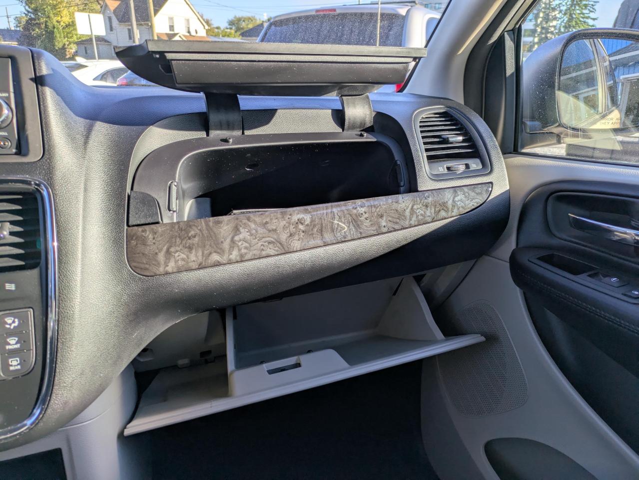 2014 Dodge Grand Caravan SE Photo