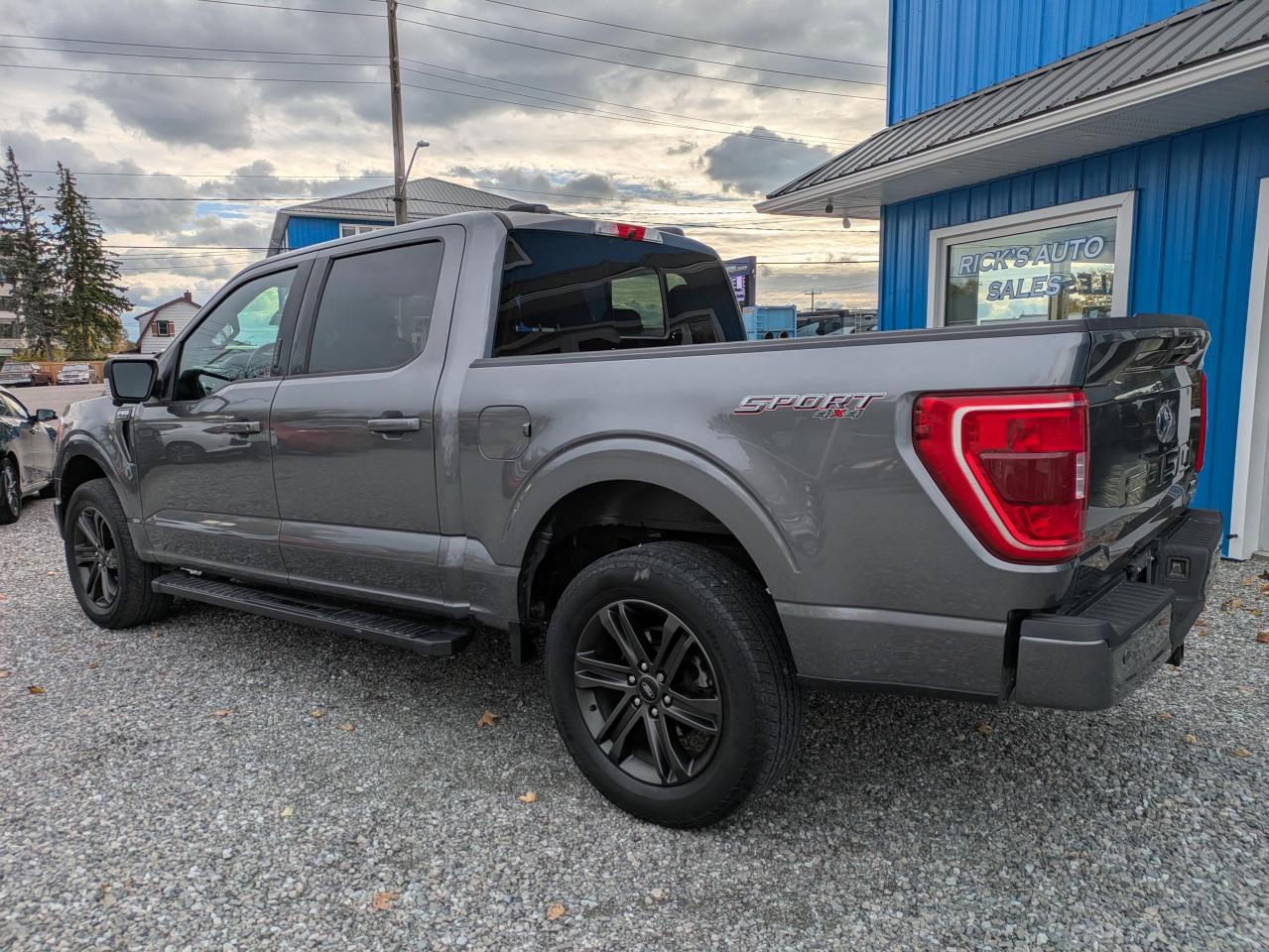 2021 Ford F-150 XLT XLT SUPERCREW 5.5-FT Photo3