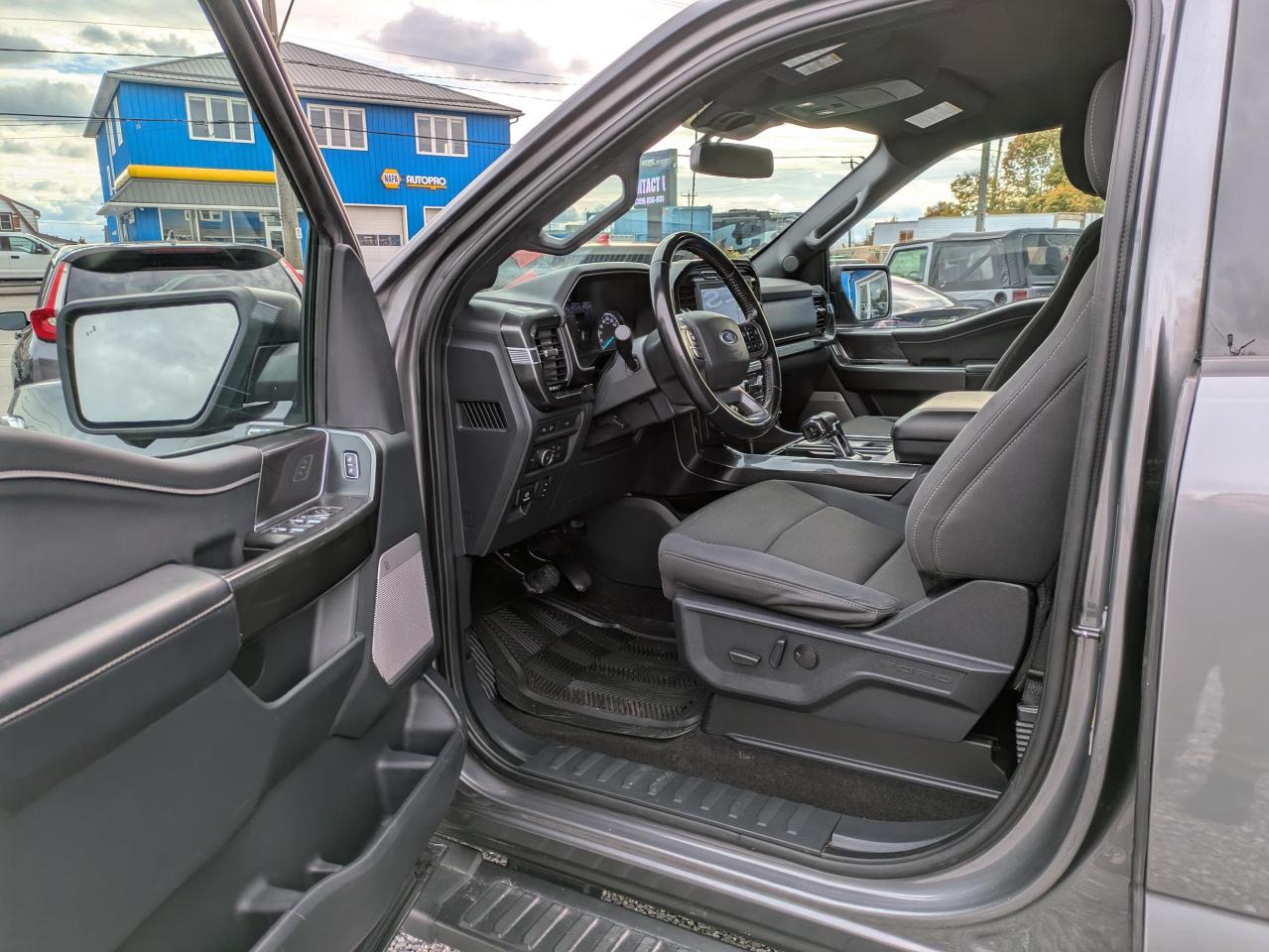 2021 Ford F-150 XLT XLT SUPERCREW 5.5-FT Photo