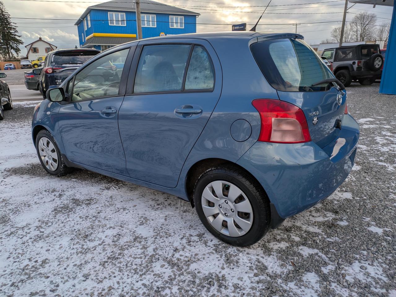 2008 Toyota Yaris Liftback 5-Door AT Photo