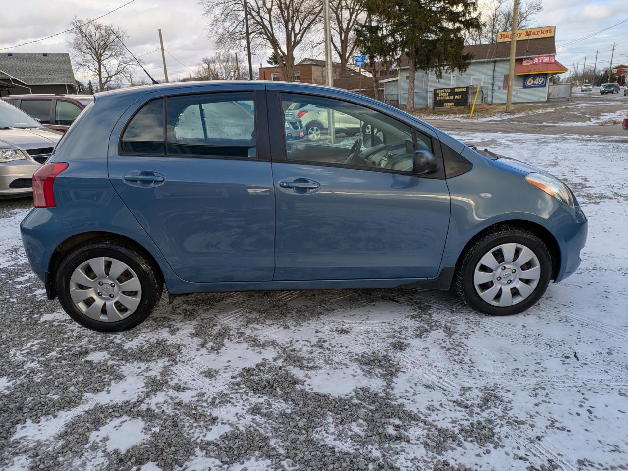 2008 Toyota Yaris Liftback 5-Door AT Photo