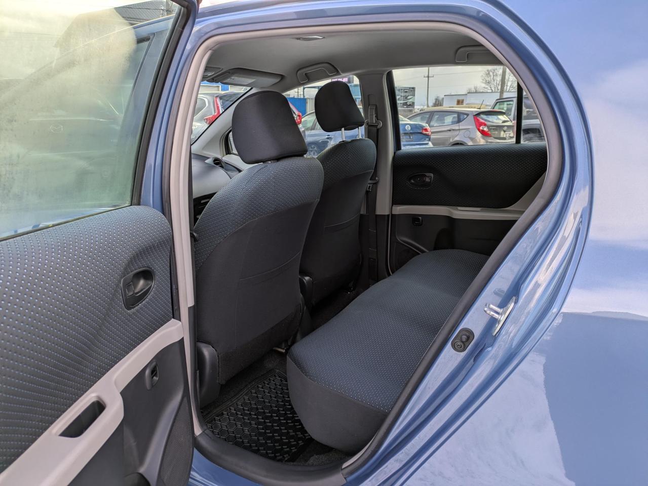 2008 Toyota Yaris Liftback 5-Door AT Photo