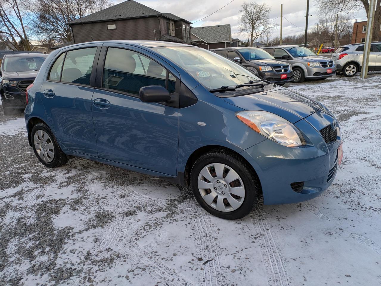 2008 Toyota Yaris Liftback 5-Door AT Photo