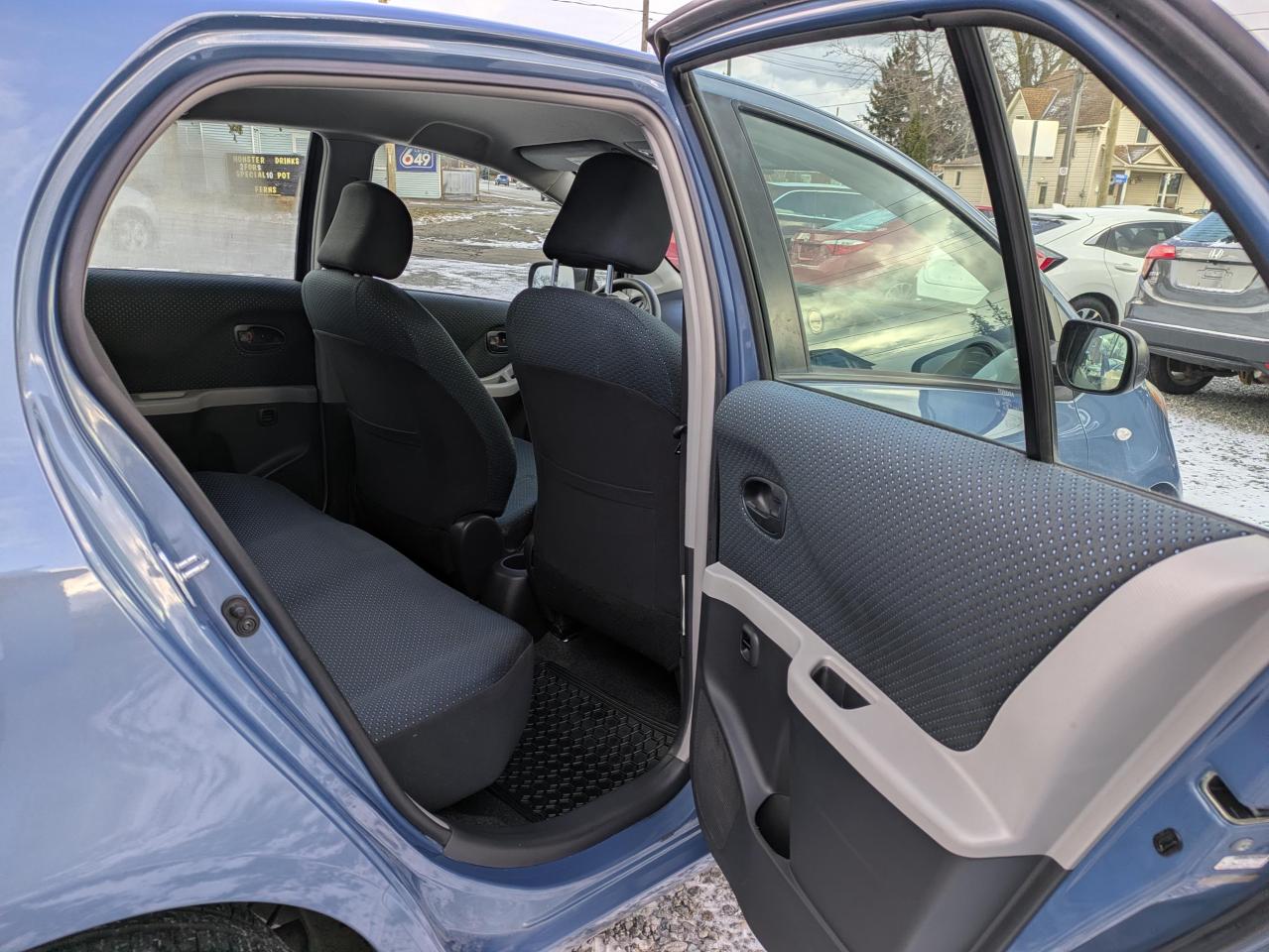 2008 Toyota Yaris Liftback 5-Door AT Photo