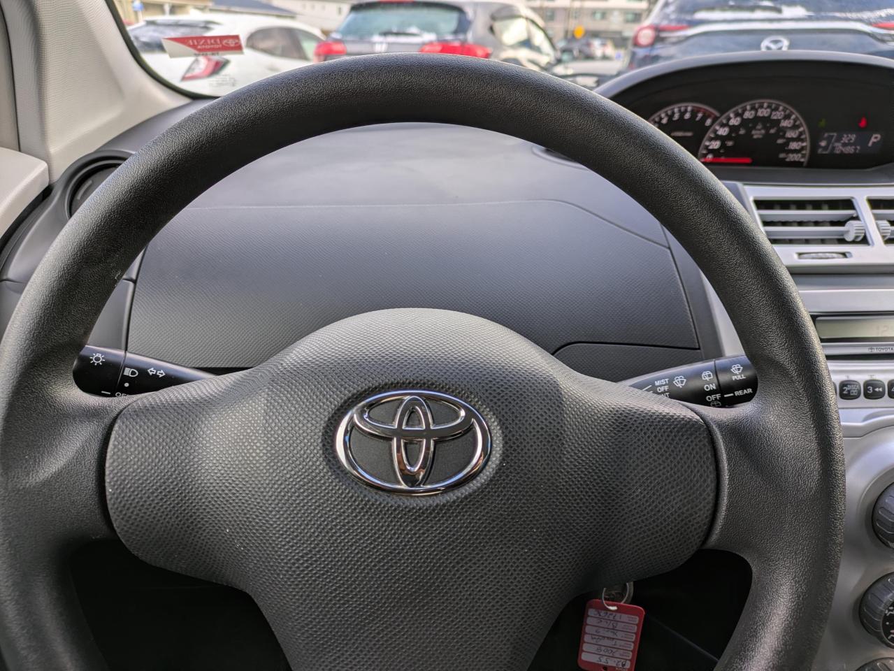 2008 Toyota Yaris Liftback 5-Door AT Photo