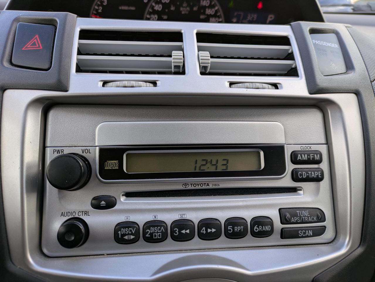 2008 Toyota Yaris Liftback 5-Door AT Photo