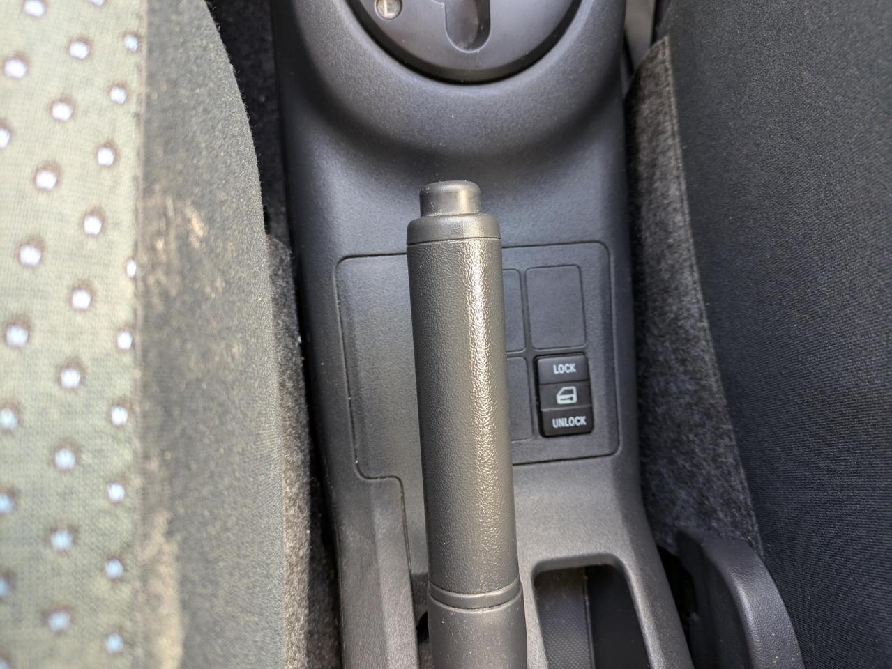 2008 Toyota Yaris Liftback 5-Door AT Photo