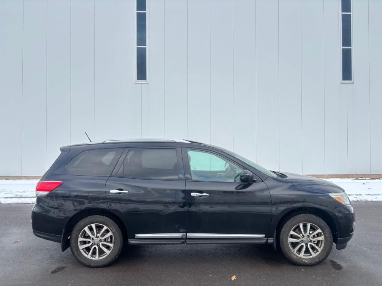 2013 Nissan Pathfinder SL 4dr 4x4 CVT Photo