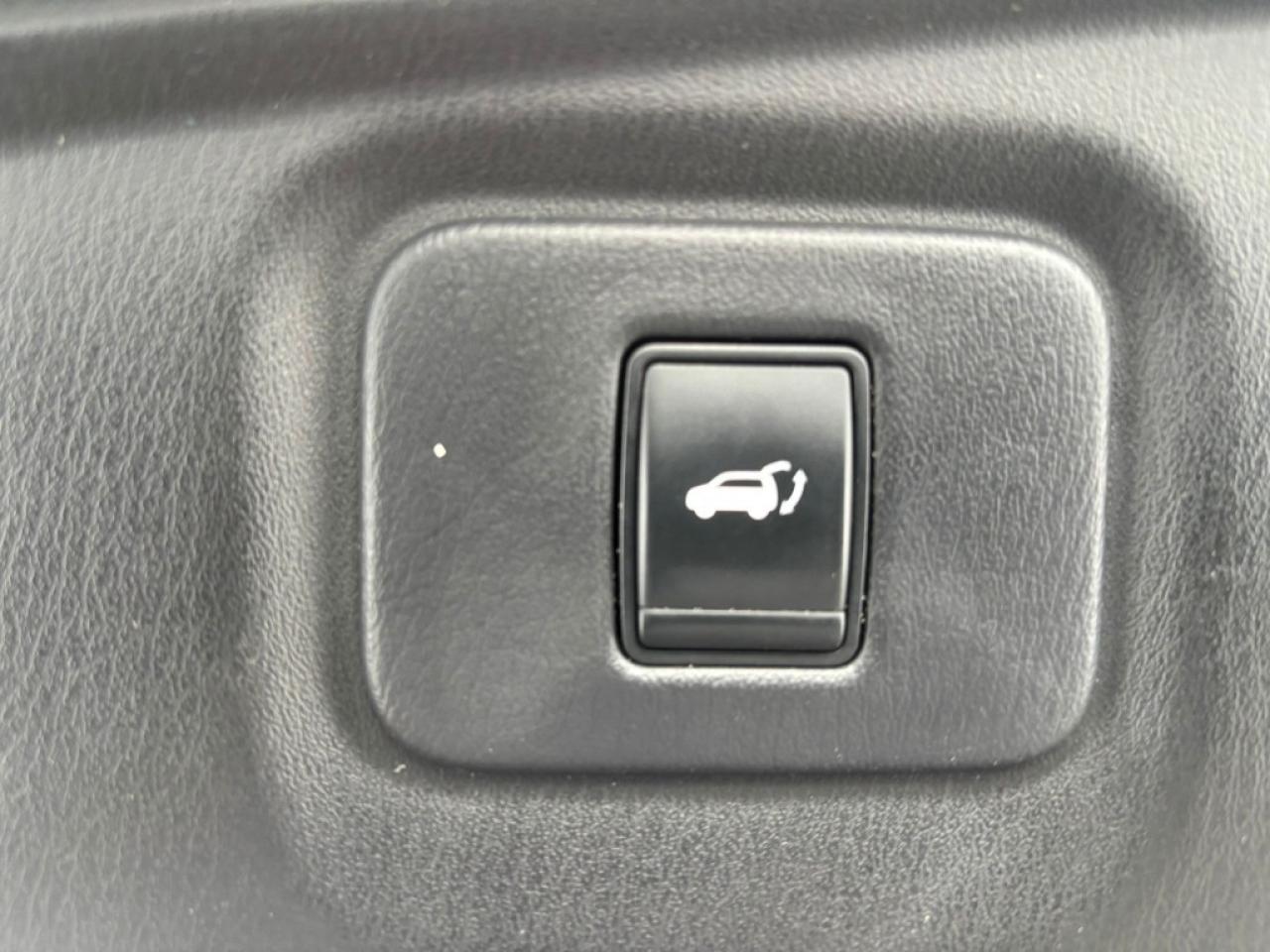 2013 Nissan Pathfinder SL 4dr 4x4 CVT Photo