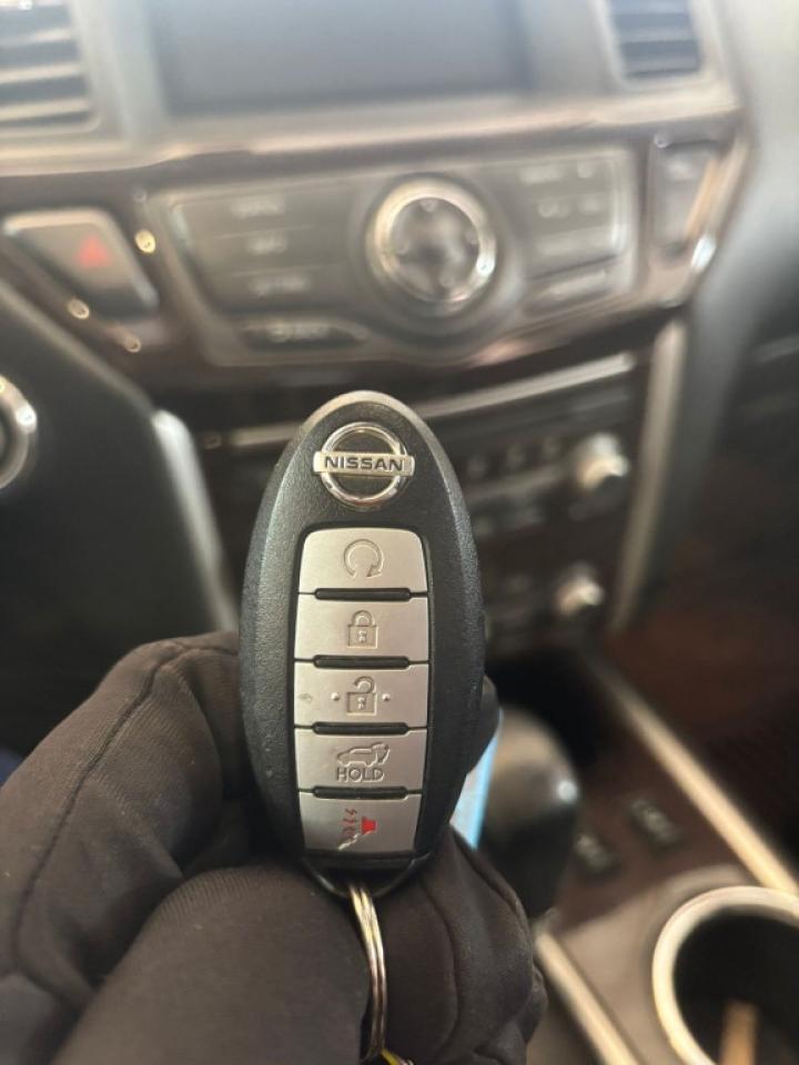 2013 Nissan Pathfinder SL 4dr 4x4 CVT Photo