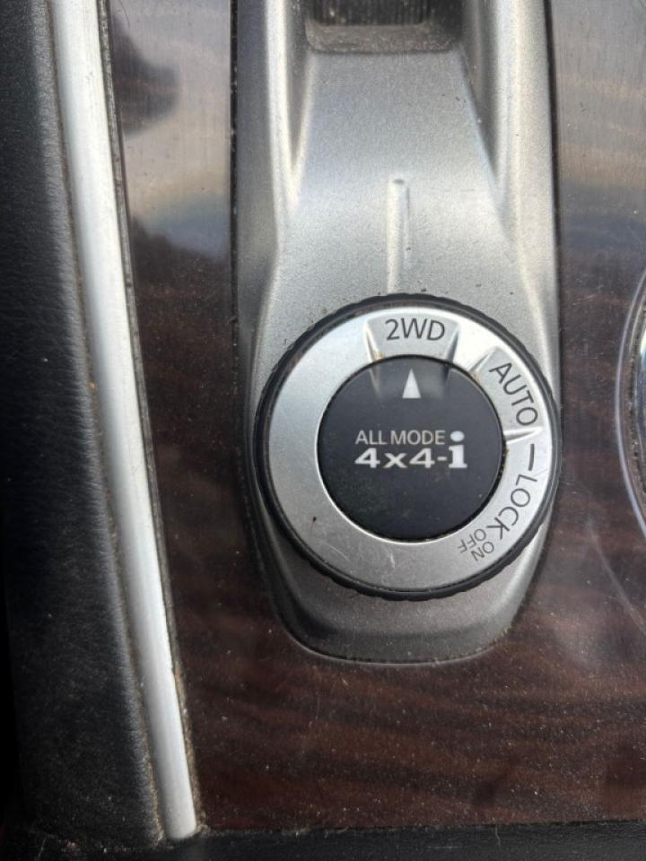 2013 Nissan Pathfinder SL 4dr 4x4 CVT Photo