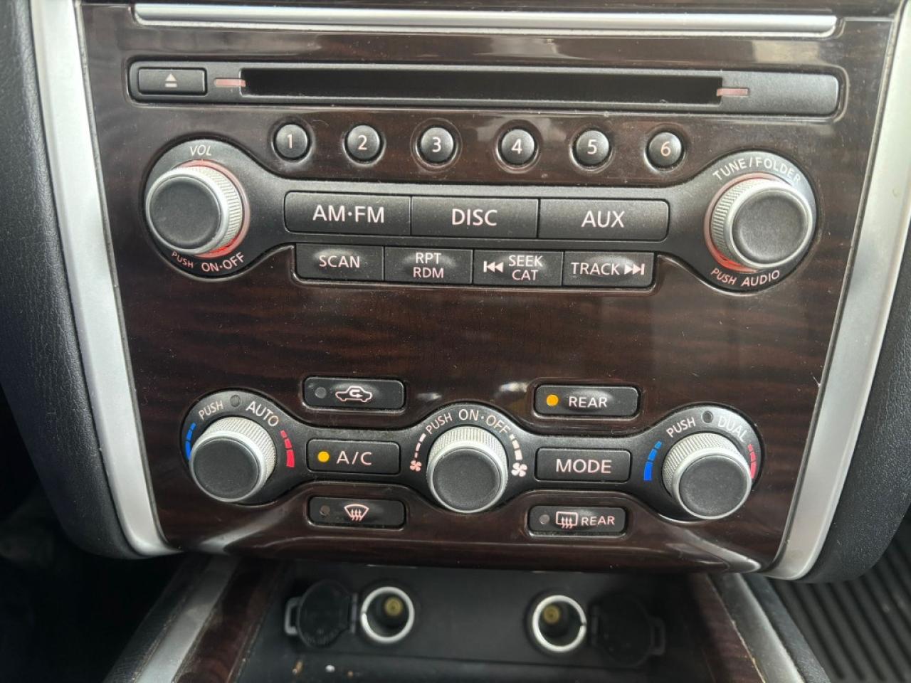 2013 Nissan Pathfinder SL 4dr 4x4 CVT Photo