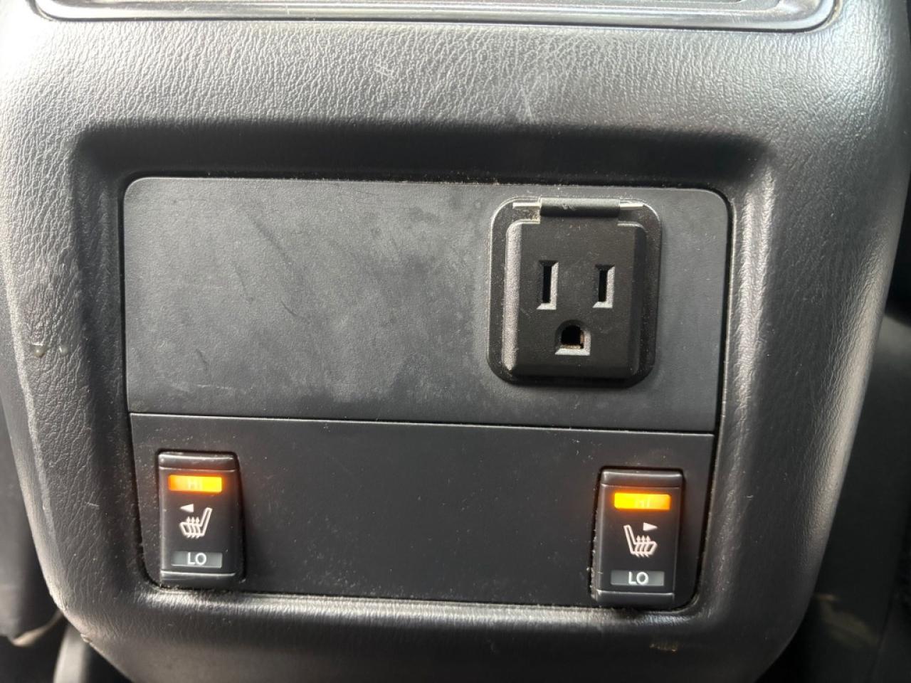 2013 Nissan Pathfinder SL 4dr 4x4 CVT Photo