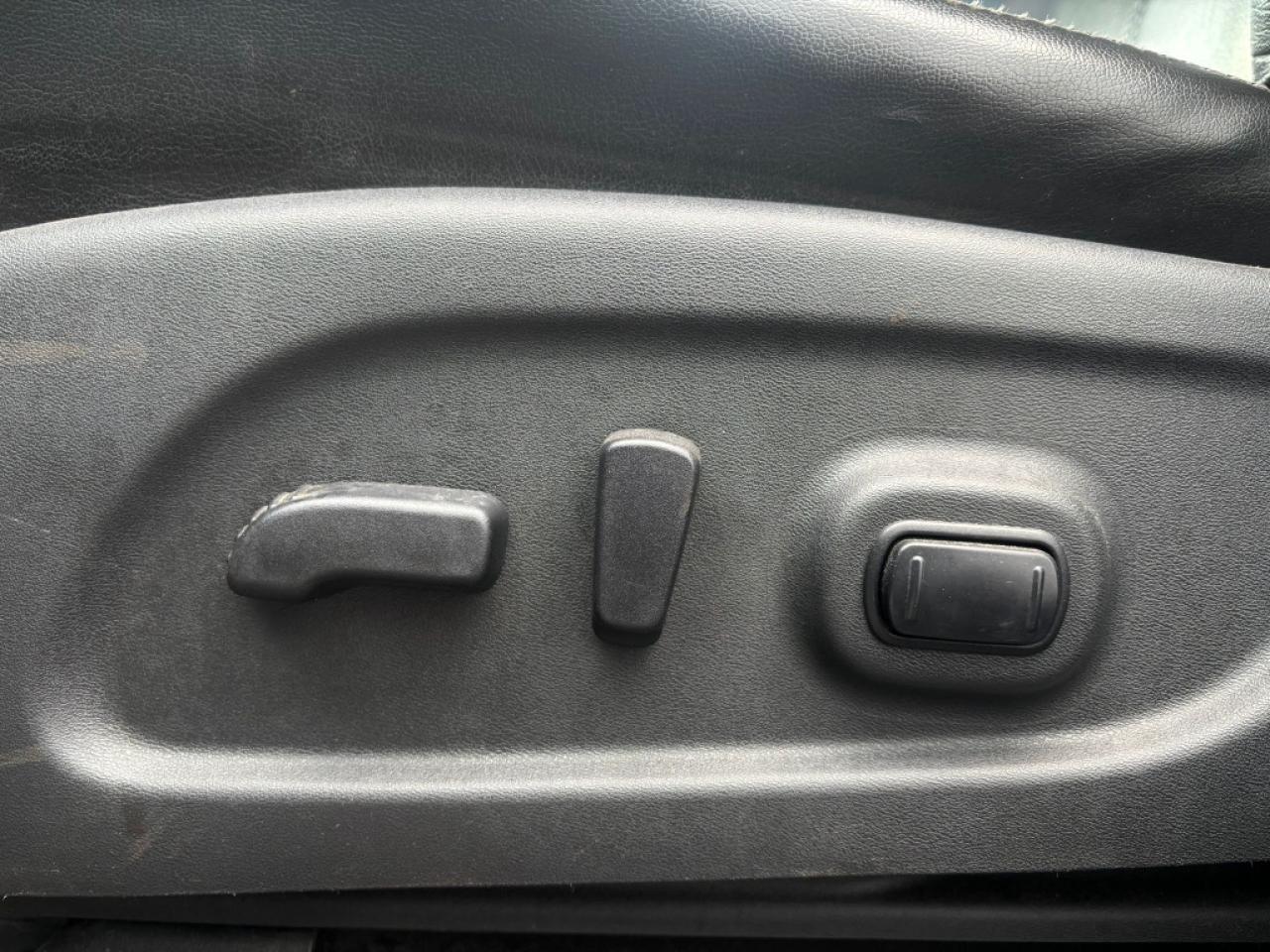 2013 Nissan Pathfinder SL 4dr 4x4 CVT Photo