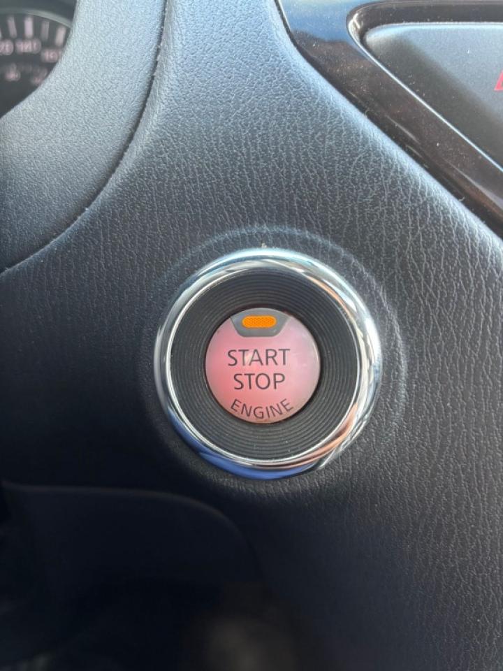 2013 Nissan Pathfinder SL 4dr 4x4 CVT Photo