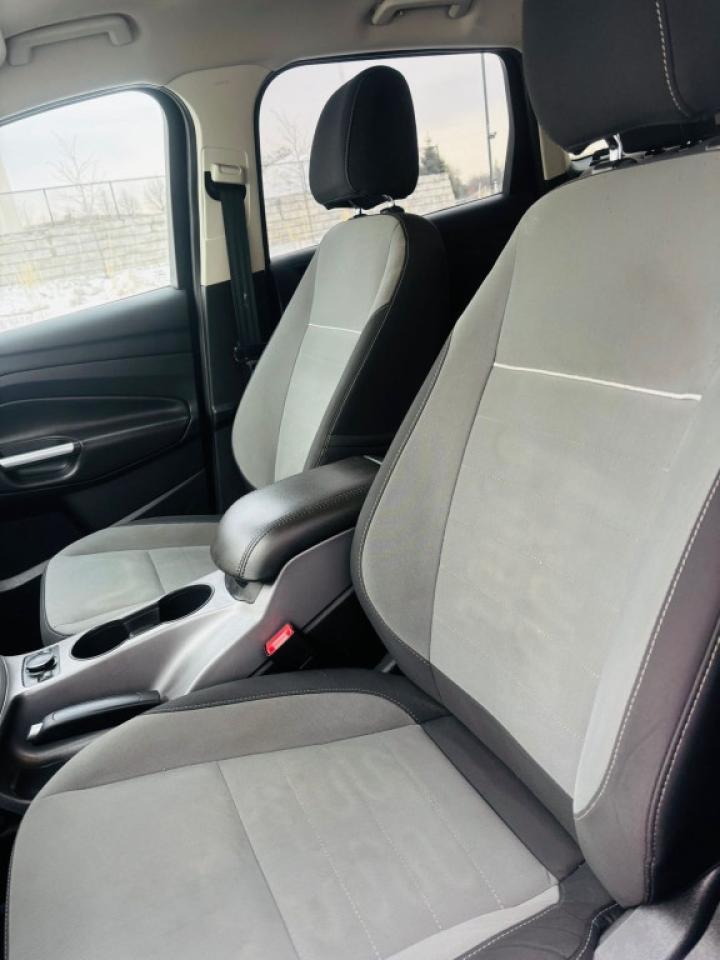 2014 Ford Escape SE 4dr Front-wheel Drive Automatic Photo