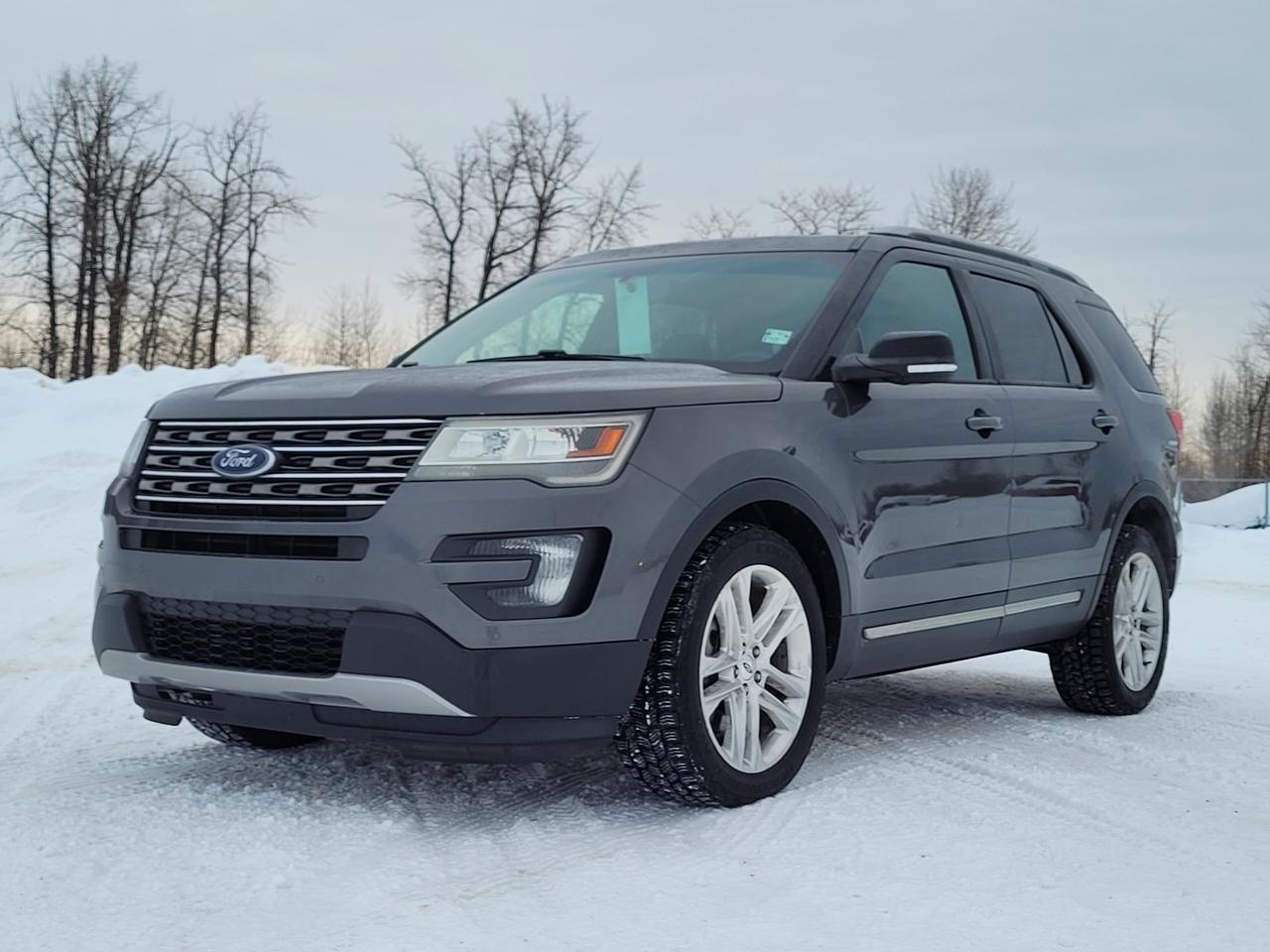 2016 Ford Explorer XLT Photo1