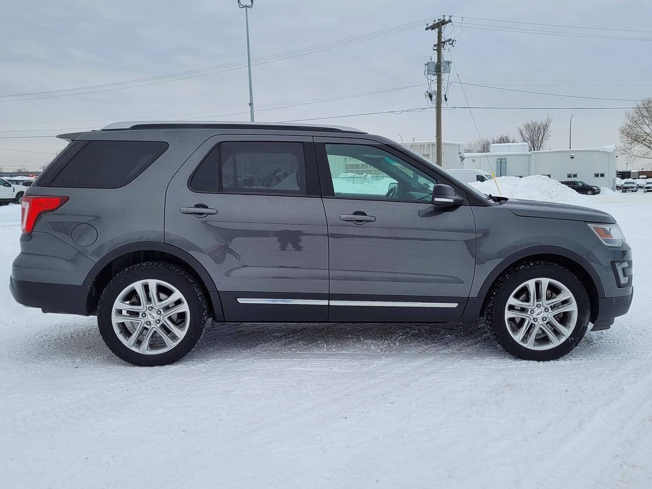 2016 Ford Explorer XLT Photo4