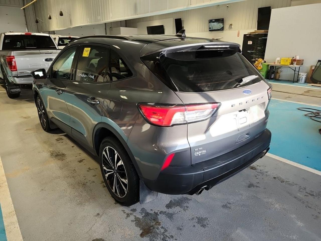 2022 Ford Escape SE Photo3