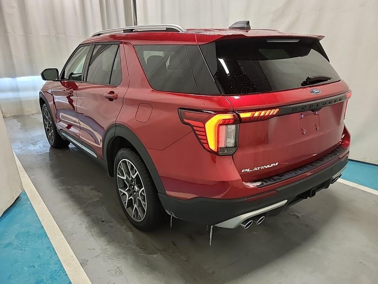 2025 Ford Explorer Platinum Photo3