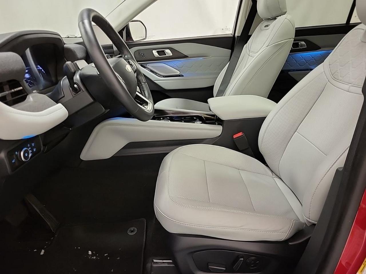 2025 Ford Explorer Platinum Photo4