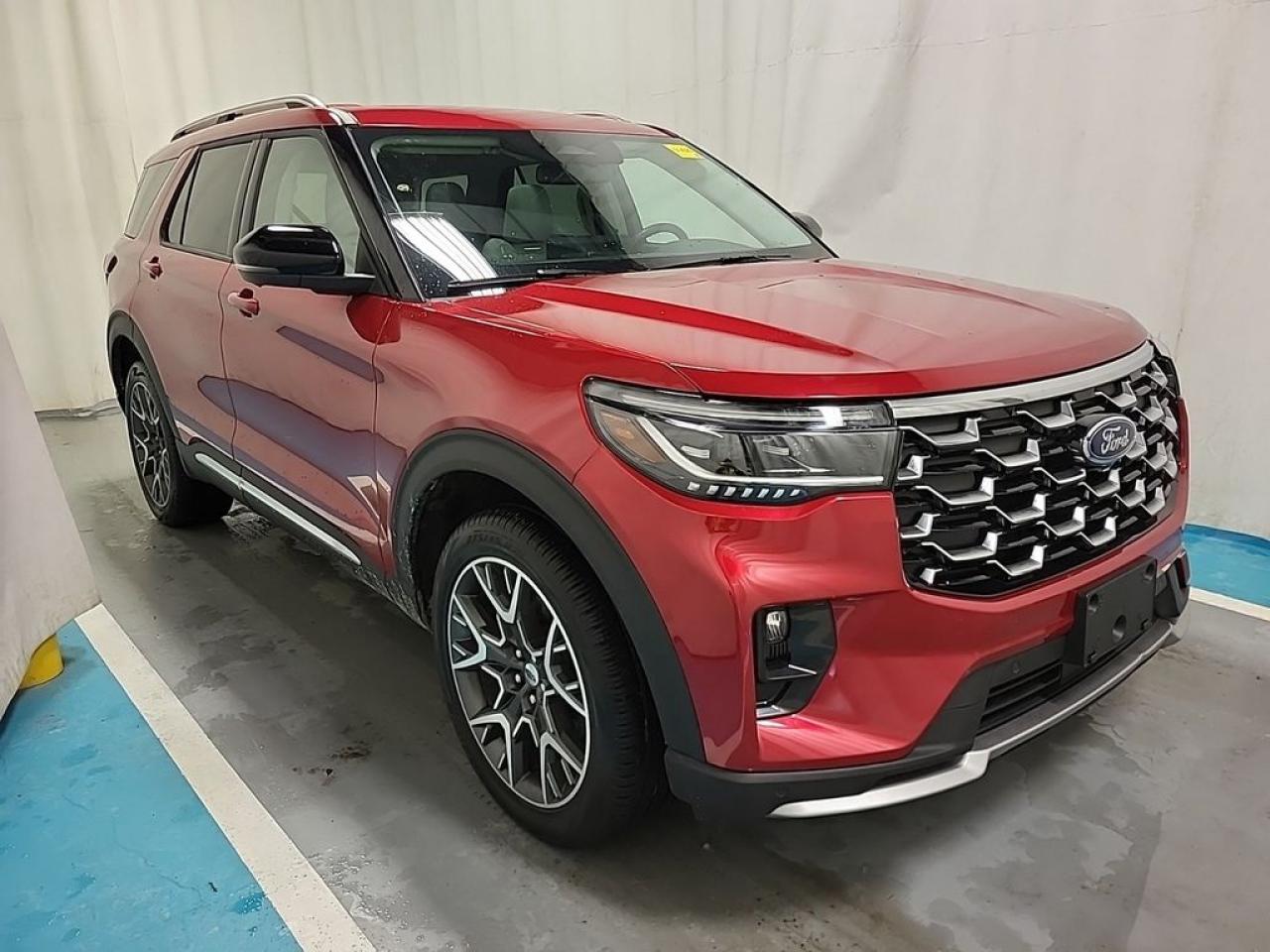 2025 Ford Explorer Platinum Photo1