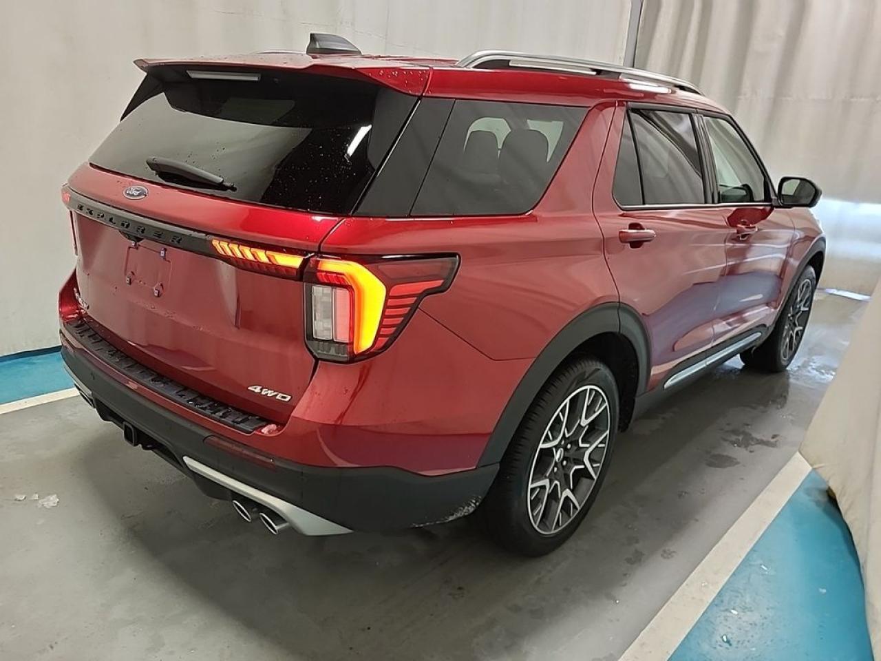 2025 Ford Explorer Platinum Photo2