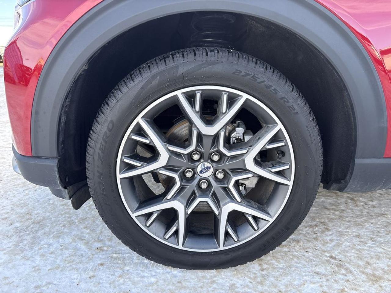 2025 Ford Explorer Platinum Photo2