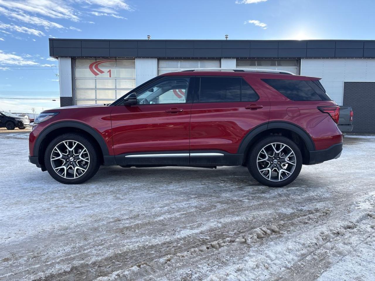 2025 Ford Explorer Platinum Photo3