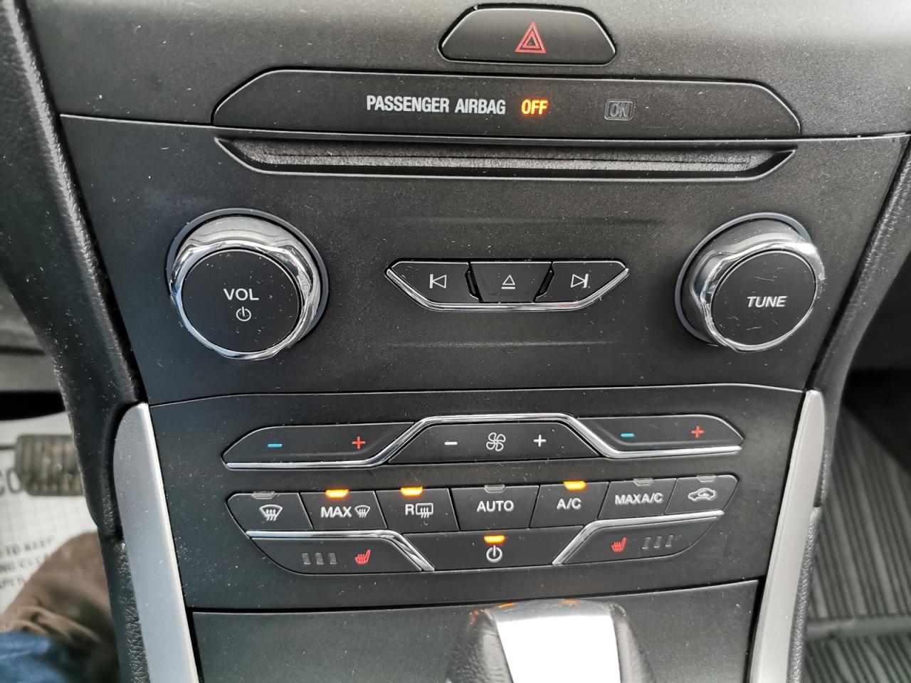 2018 Ford Edge SEL AWD Photo