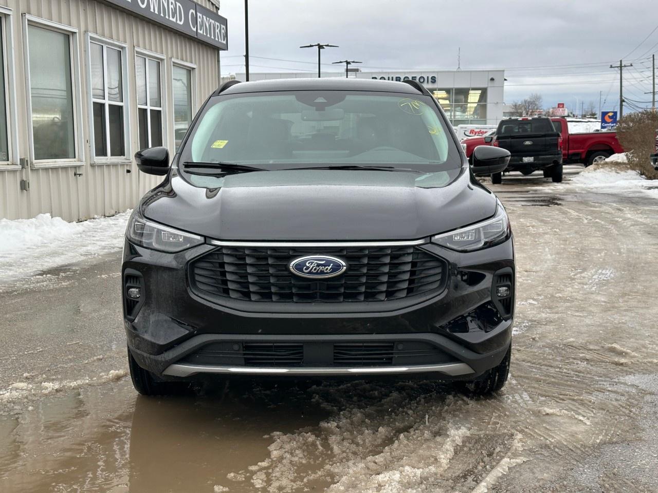 2026 Ford Escape Platinum AWD Photo2