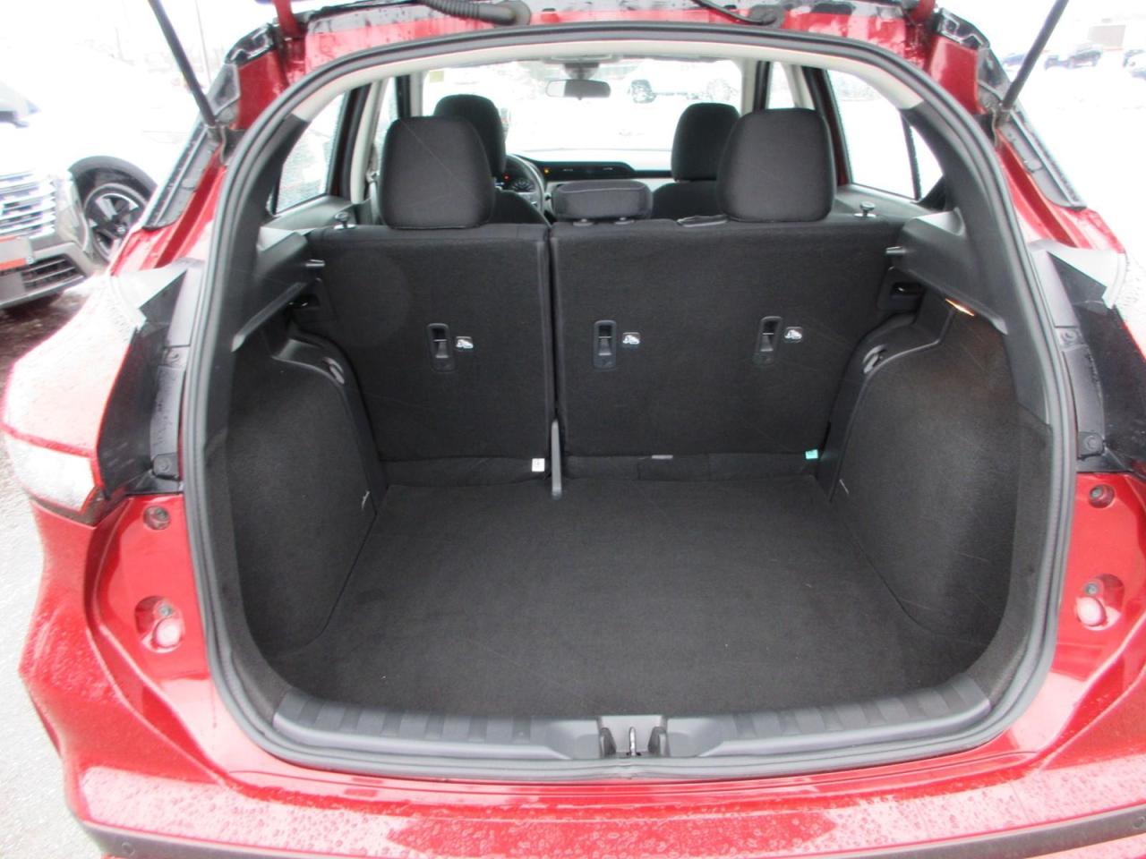 2023 Nissan Kicks SV Photo4