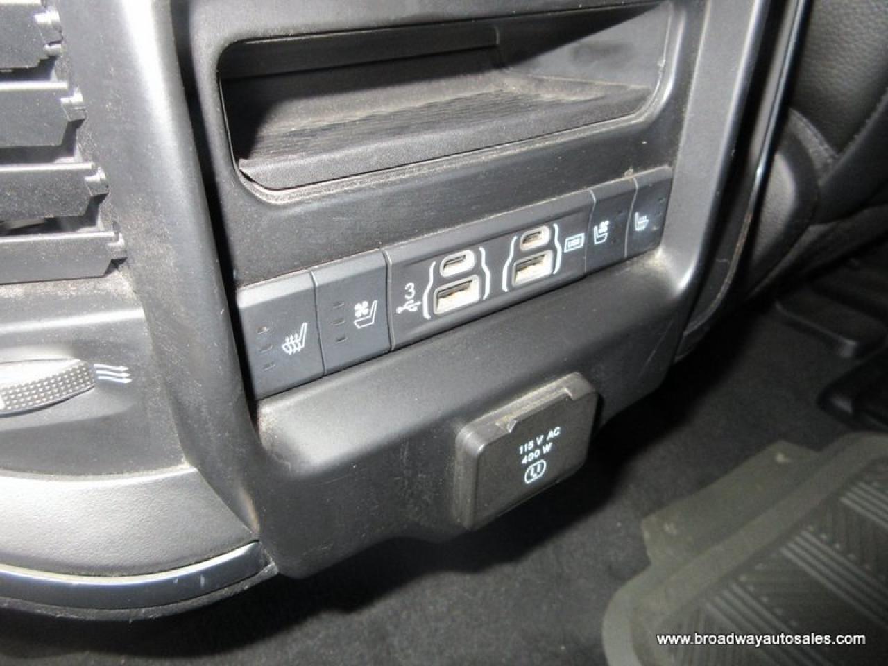 2019 RAM 1500 GREAT VALUE LIMITED-EDITION 5 PASSENGER 5.7L - V8.. 4X4.. CREW-CAB.. SHORTY.. NAVIGATION.. SUNROOF.. LEATHER.. HEATED SEATS & WHEEL.. BACK-UP CAMERA.. Photo