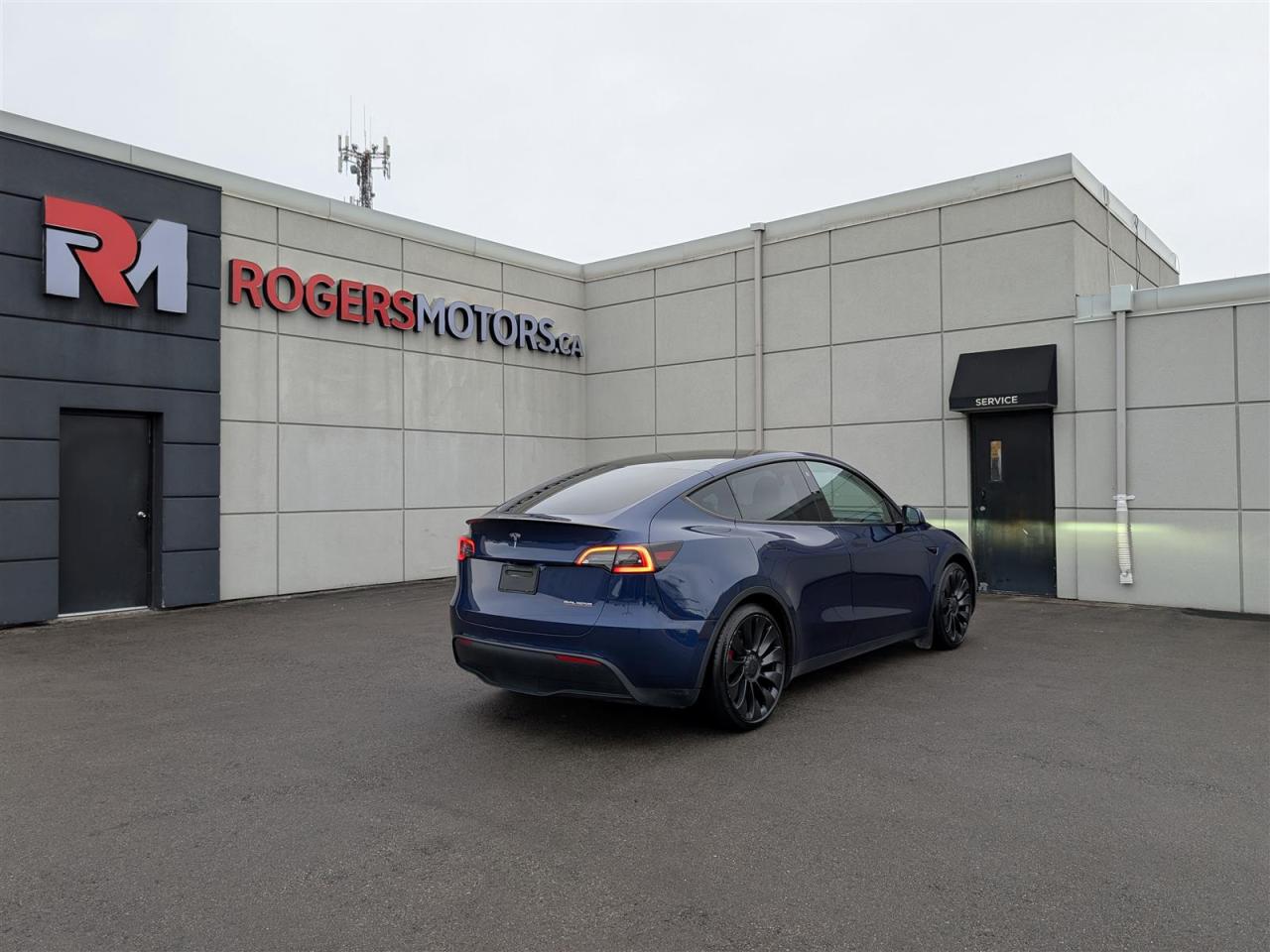 2022 Tesla Model Y PERFORMANCE - WHITE INTERIOR - DUAL MOTOR Photo