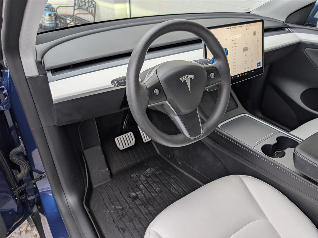 2022 Tesla Model Y PERFORMANCE - WHITE INTERIOR - DUAL MOTOR Photo