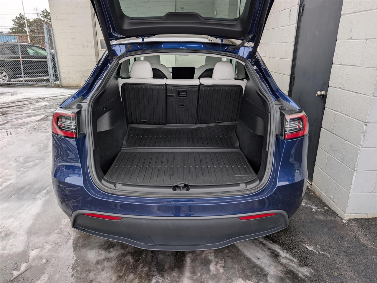 2022 Tesla Model Y PERFORMANCE - WHITE INTERIOR - DUAL MOTOR Photo