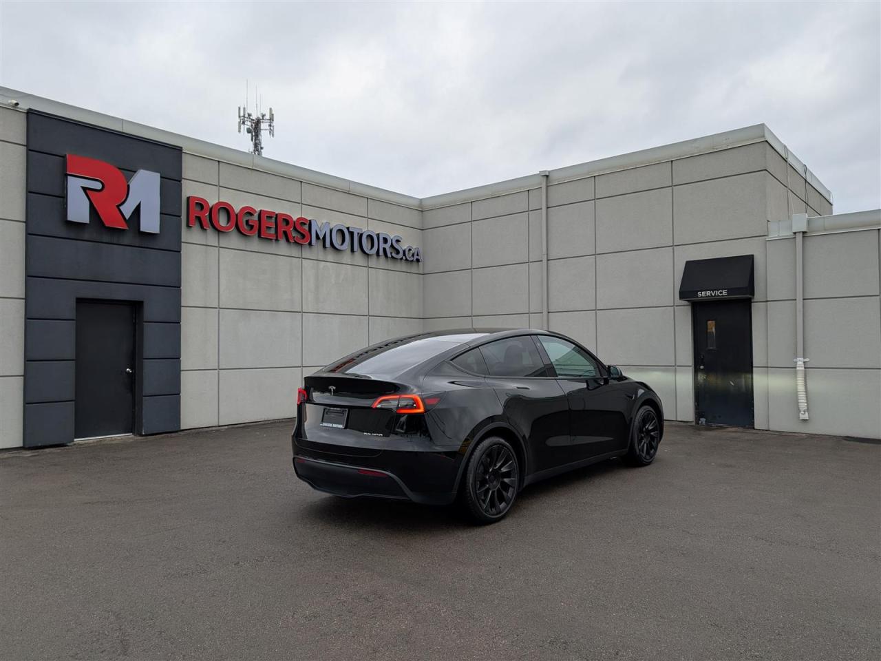 2022 Tesla Model Y LONG RANGE AWD - 7 PASSENGER - DUAL MOTOR