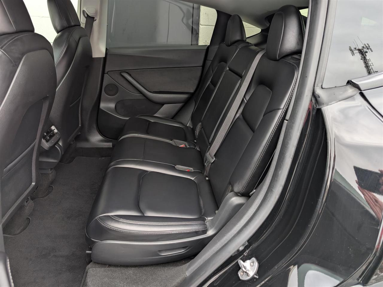 2022 Tesla Model Y LONG RANGE AWD - 7 PASSENGER - DUAL MOTOR Photo