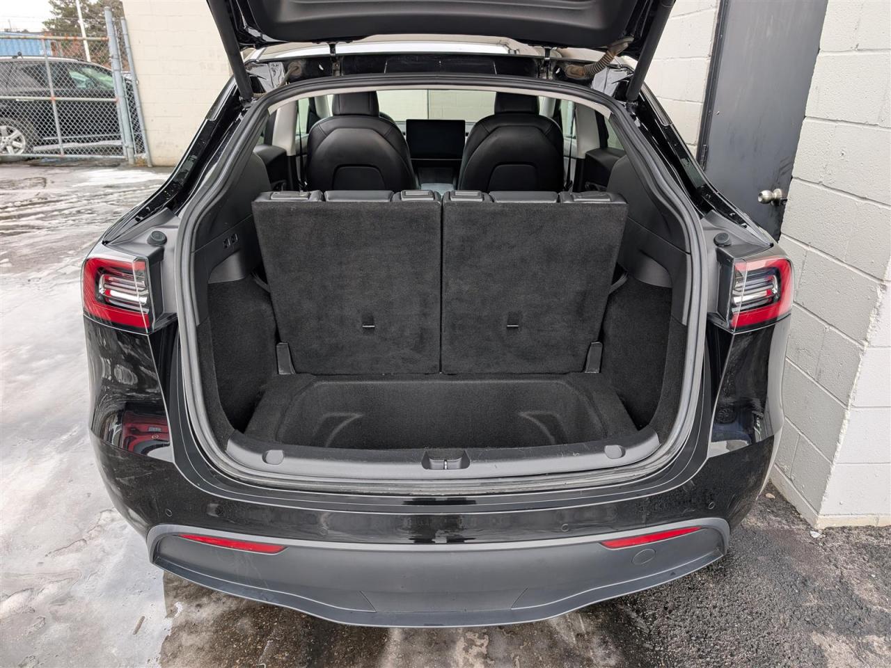 2022 Tesla Model Y LONG RANGE AWD - 7 PASSENGER - DUAL MOTOR