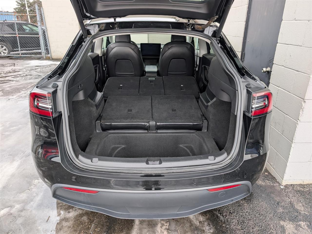 2022 Tesla Model Y LONG RANGE AWD - 7 PASSENGER - DUAL MOTOR Photo