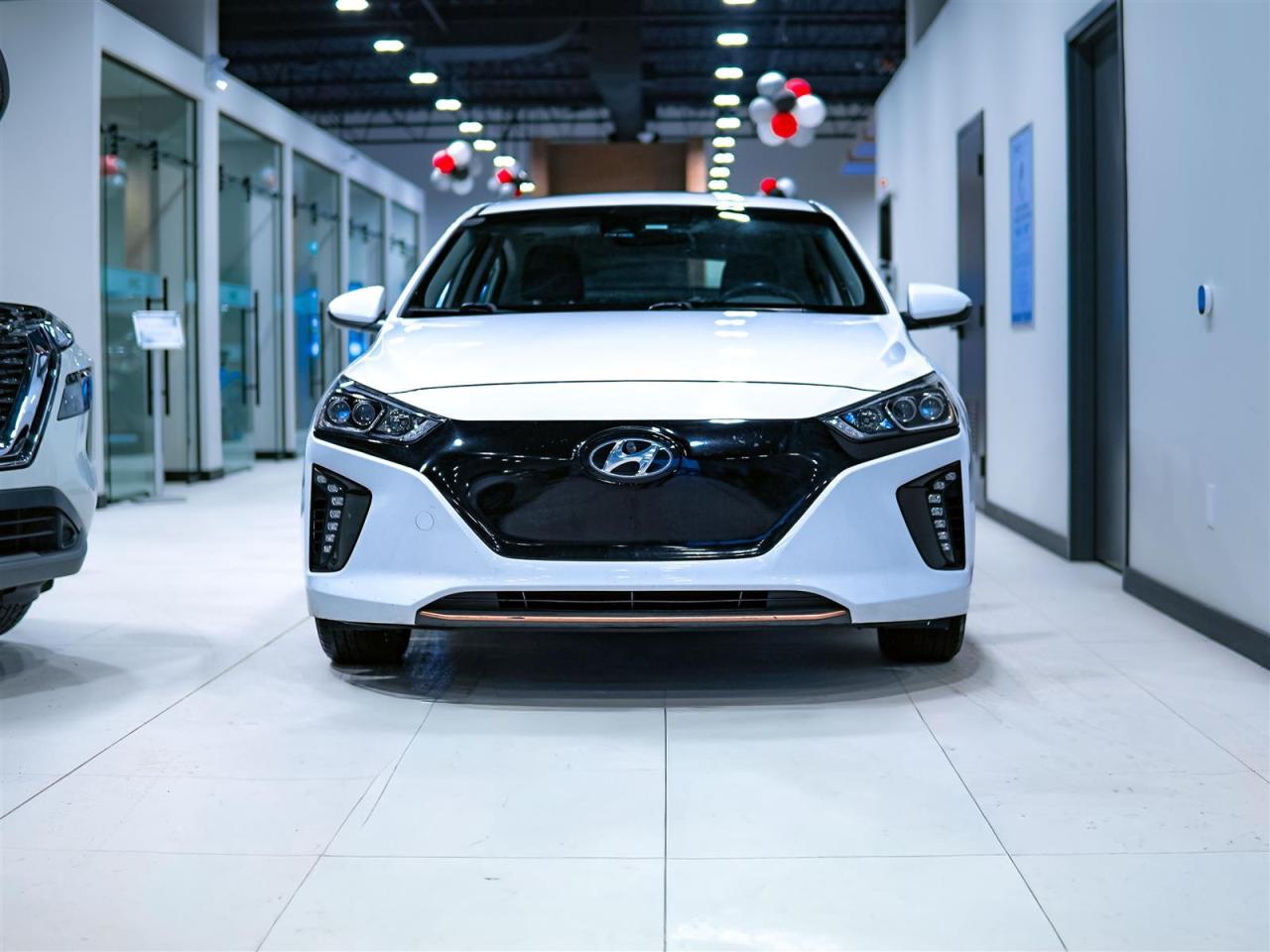 2018 Hyundai IONIQ Electric LIMITED HATCHBACK | NAV | LEATHER | NO ACCIDENTS Photo2