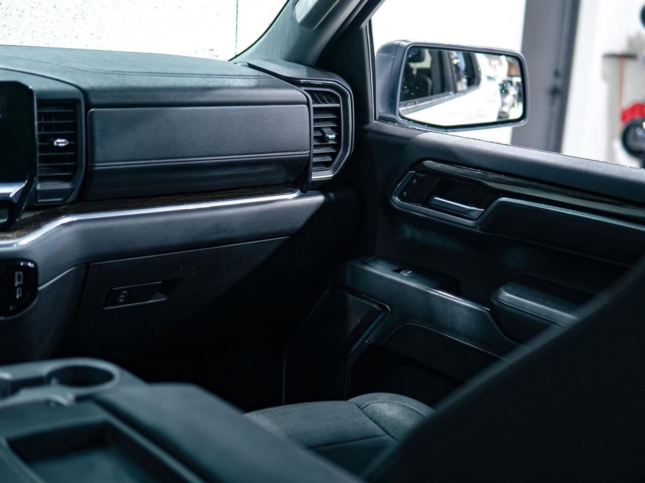 2023 GMC Sierra 1500 ELEVATION CREW CAB 4WD | 5.3 V8 | X31 PKG Photo