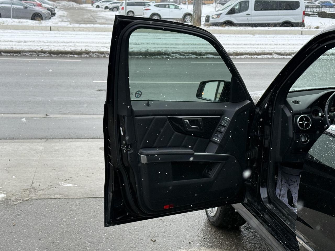 2015 Mercedes-Benz GLK-Class 250 //AMG PKG | PANO | NAVI | BACK UP CAMERA Photo