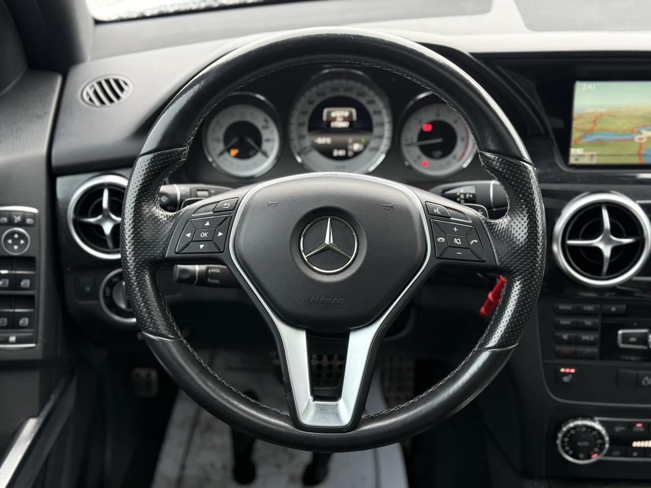 2015 Mercedes-Benz GLK-Class 250 //AMG PKG | PANO | NAVI | BACK UP CAMERA Photo